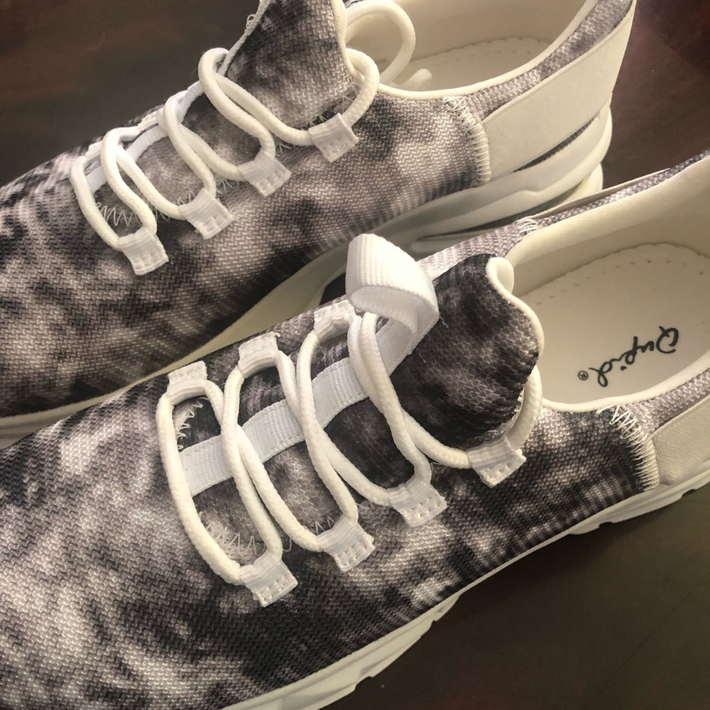 Black and White Tie-Dye Sneakers! Active! Very comfortable!